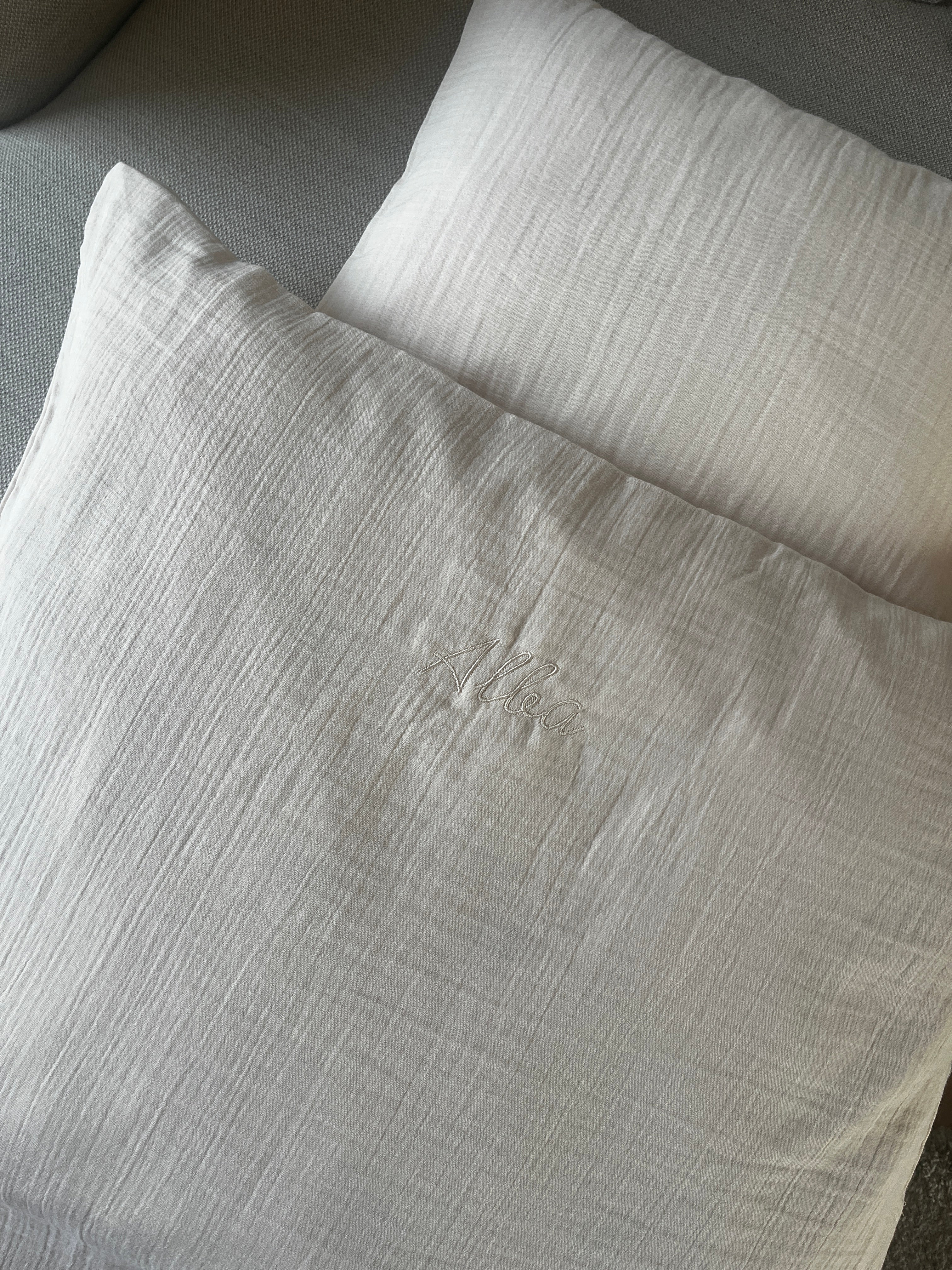 Muslin Junior Sengetøj - Off White 100x140 (TILBUD: Omvendt logo)