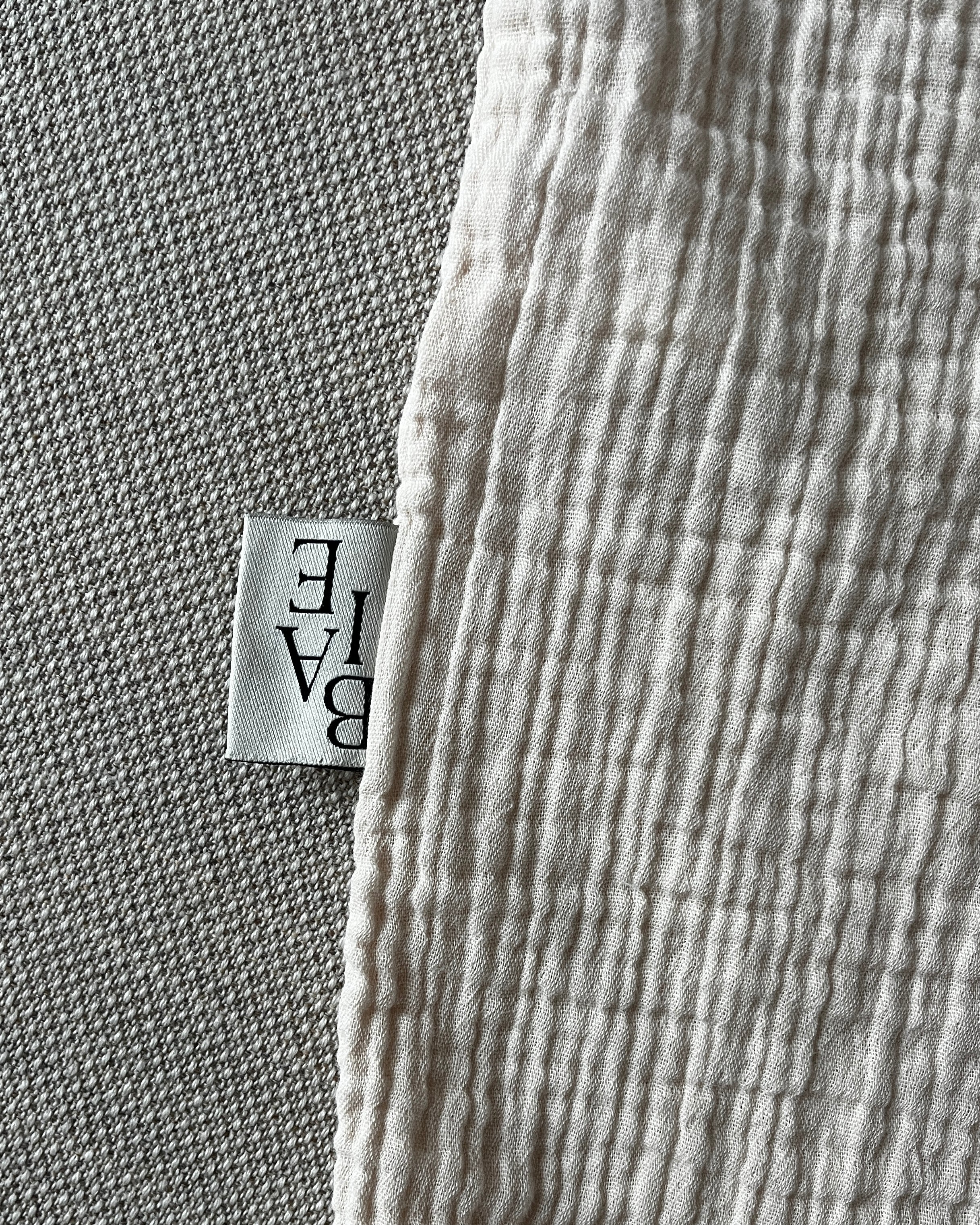 Muslin Junior Sengetøj - Off White 100x140 (TILBUD: Omvendt logo)